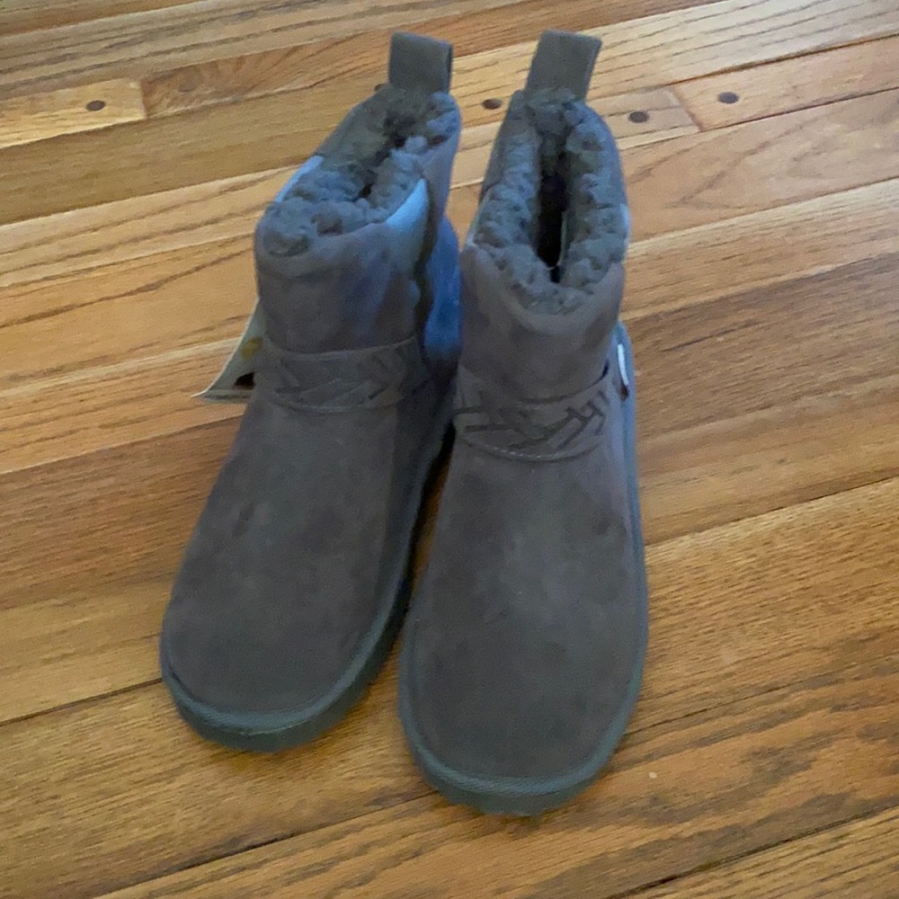 NWT Muk Luks